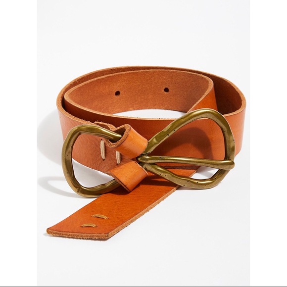 Free People Accessories - HP FREE PEOPLE CHARI LEATHER INFINITY BELT🙀